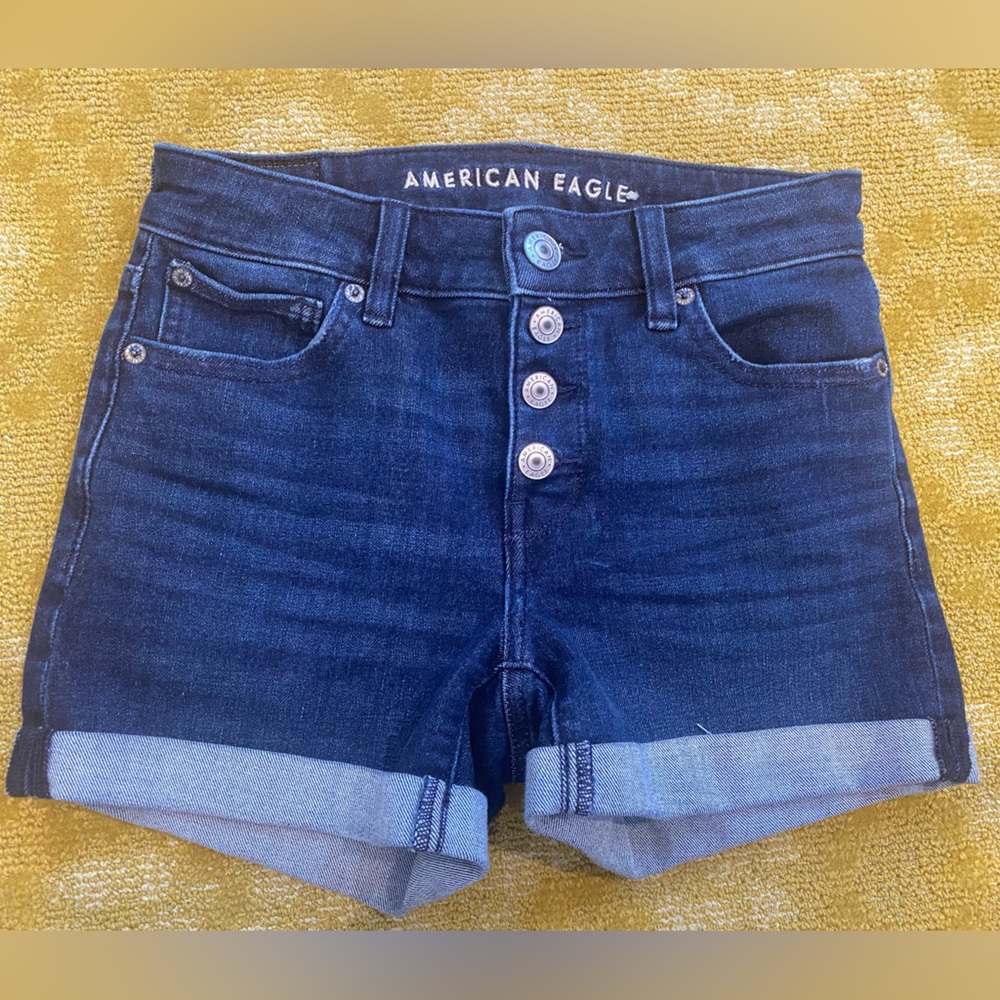 Size 2 American Eagle (The Dream Short) button up front